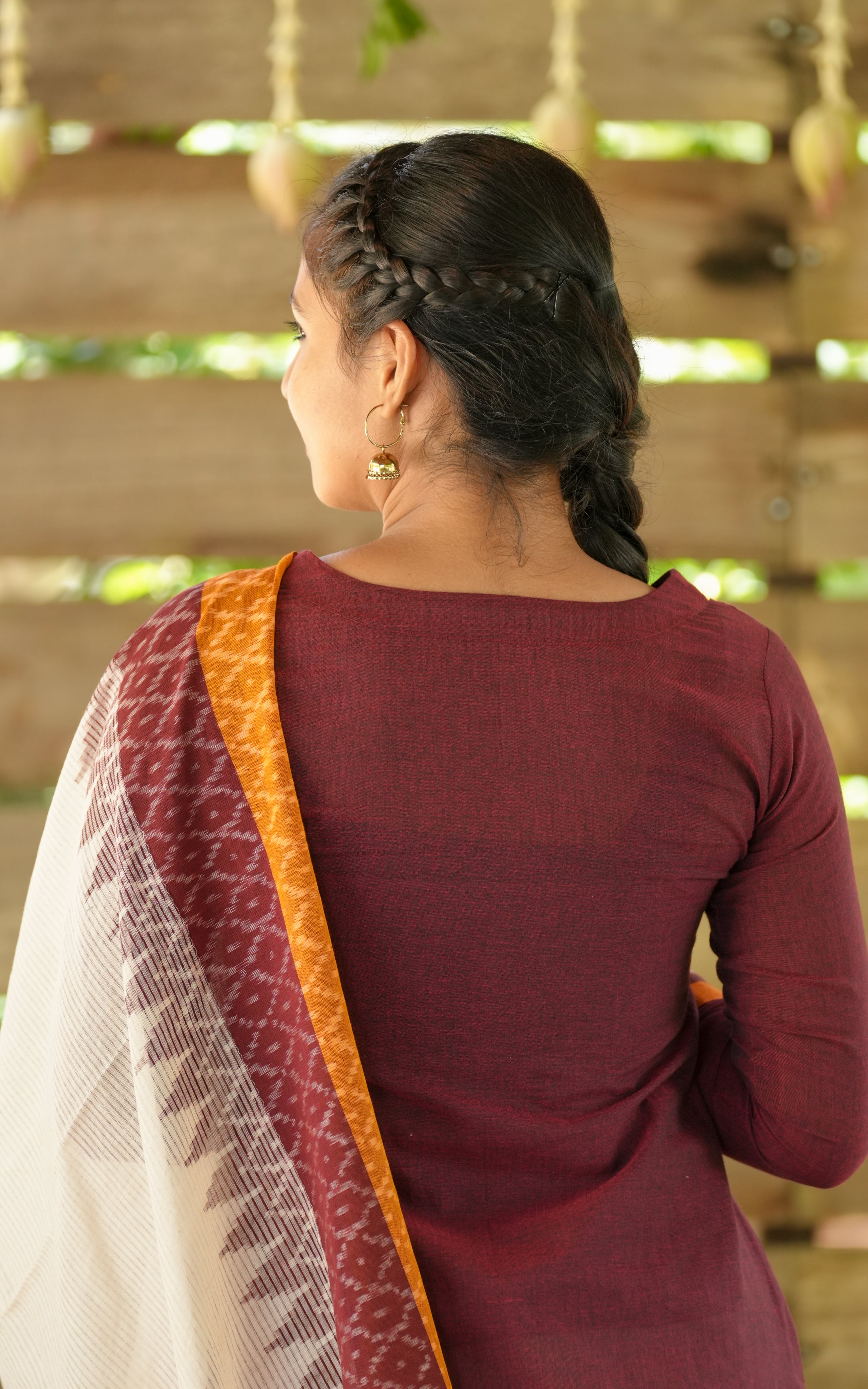 Manithan movie Aval song look — Hansika’s traditional kurti style recreation