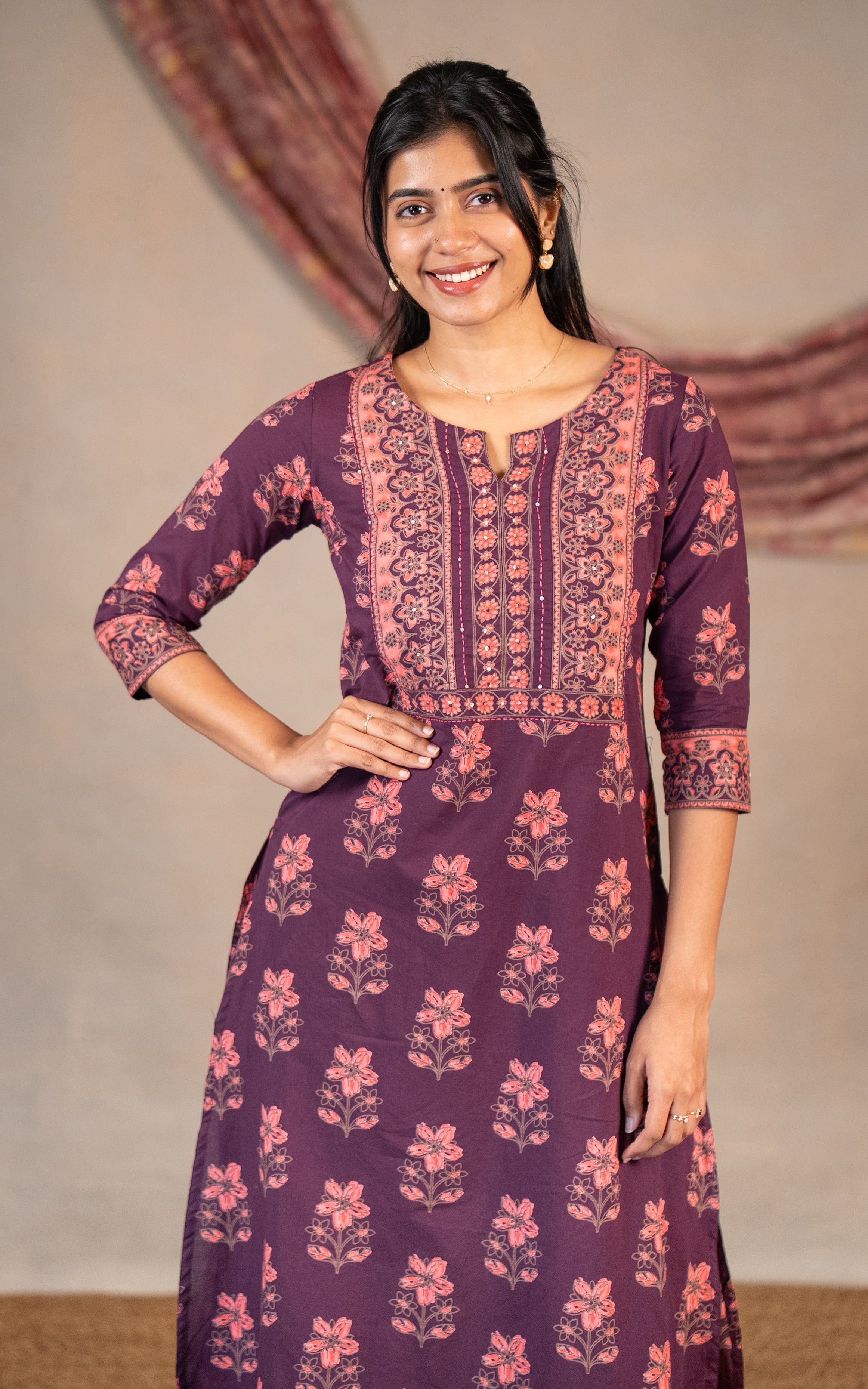 Casual wear printed cotton kurti set with pocket pant

Office wear simple and comfortable cotton kurti set