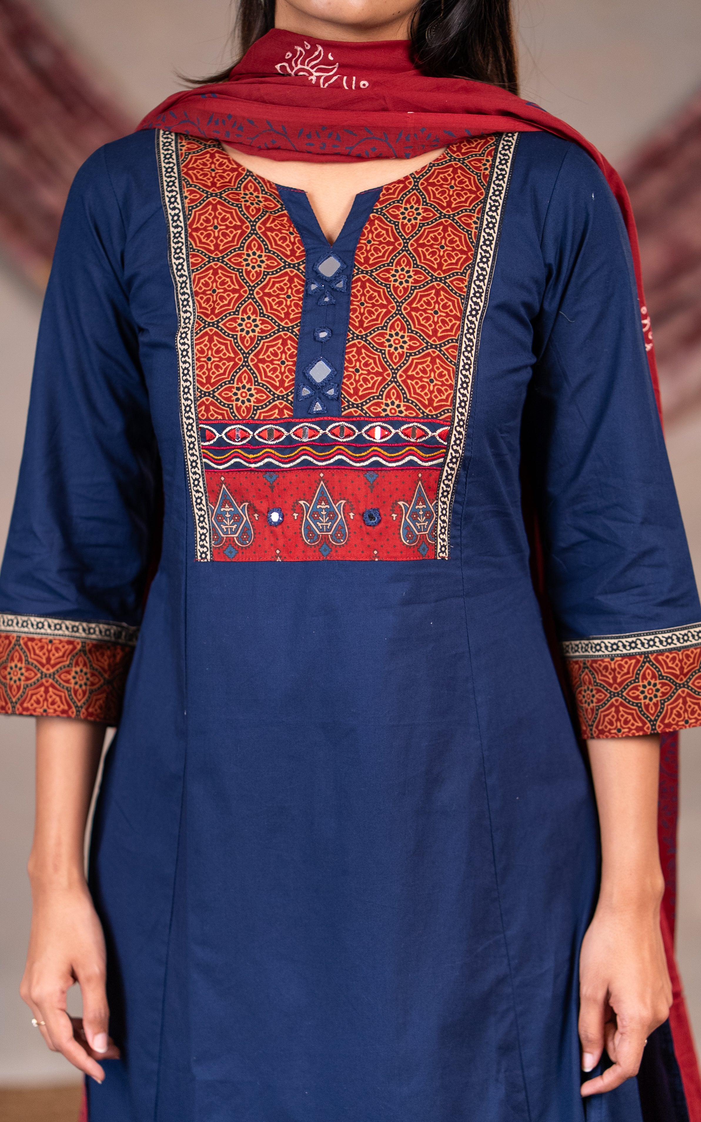 Tharshika (Kurti+Dupatta)