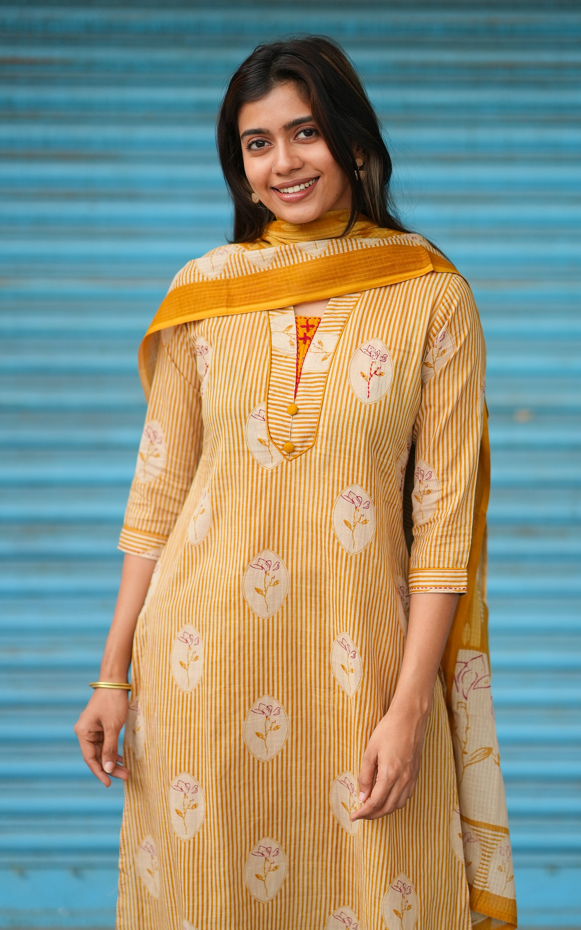 Velichapoove A (Kurti+Pant+Dupatta)