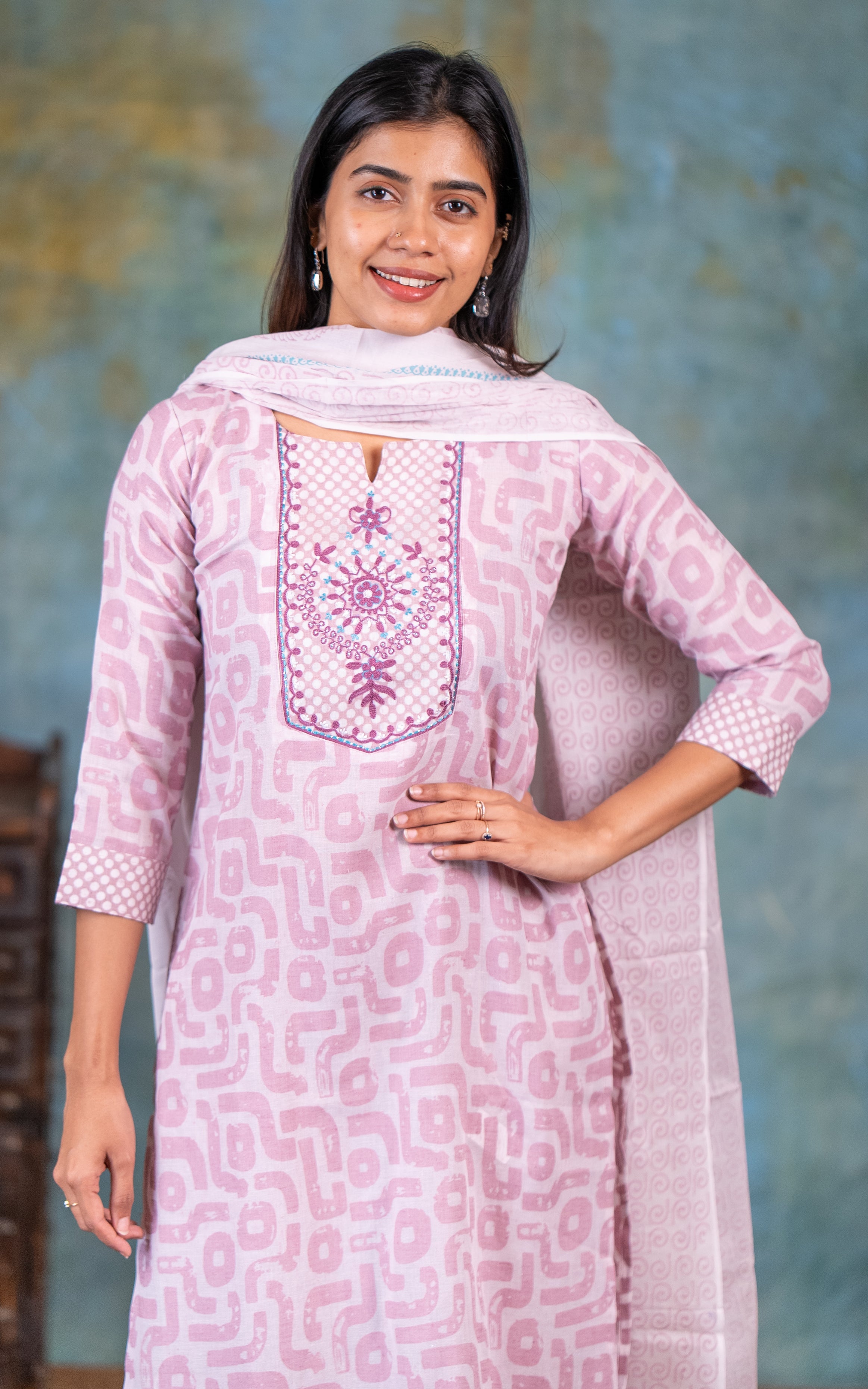 Thanishka (Kurti+Pant+Dupatta)