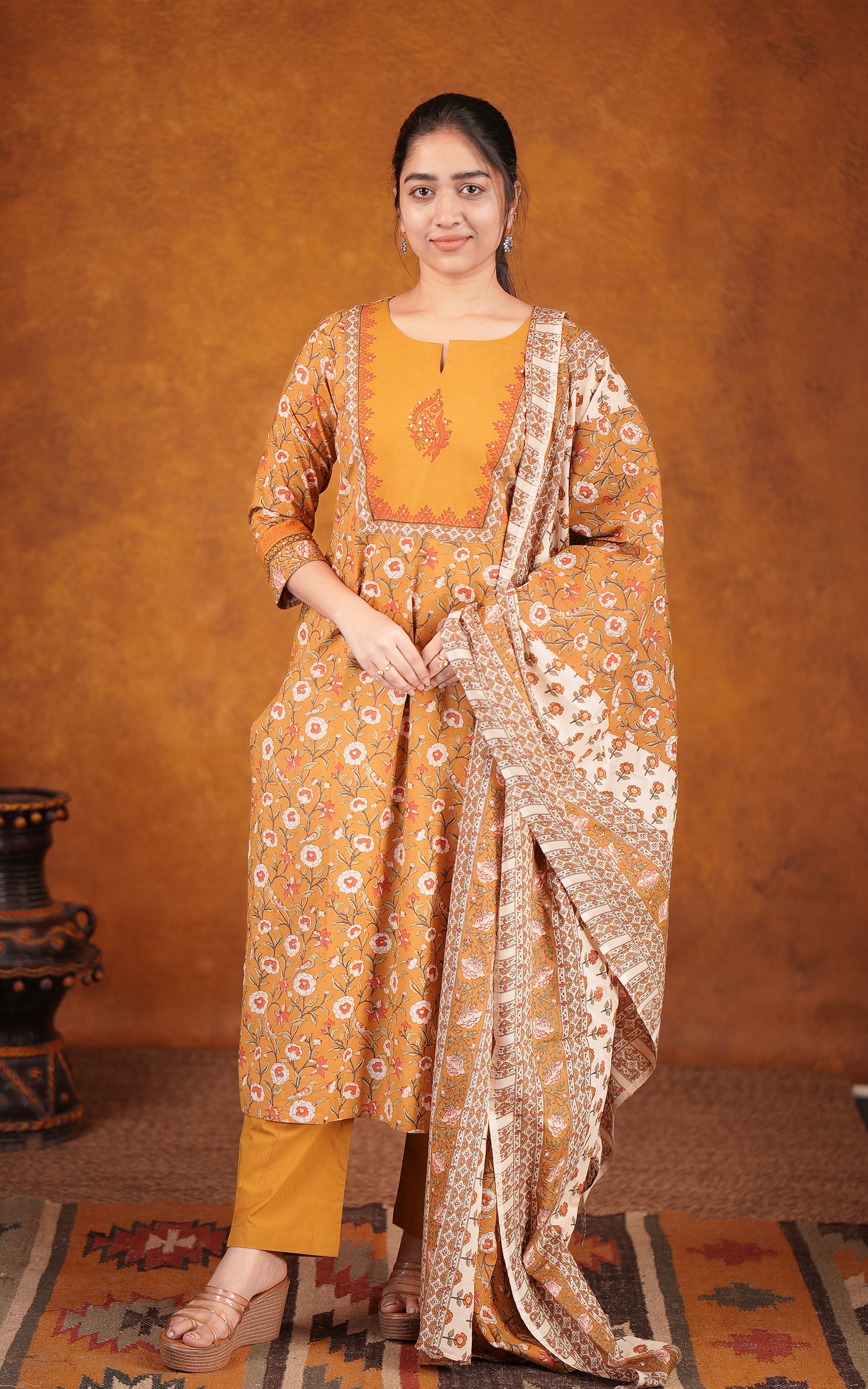 Dravina (Kurti+Pant+Dupatta)