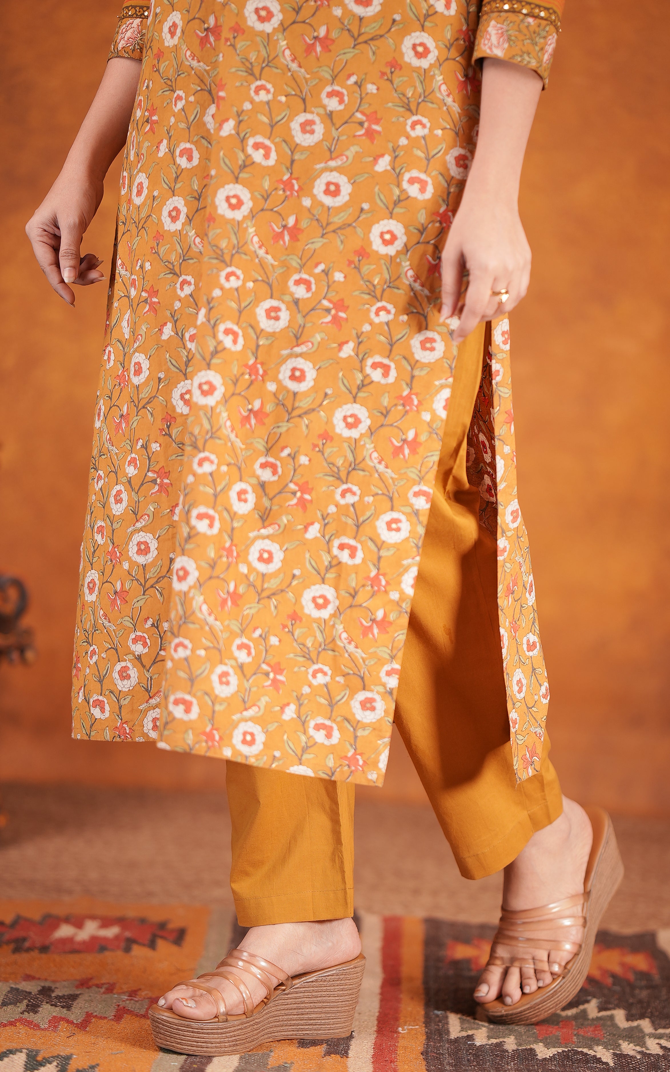 Dravina (Kurti+Pant+Dupatta)