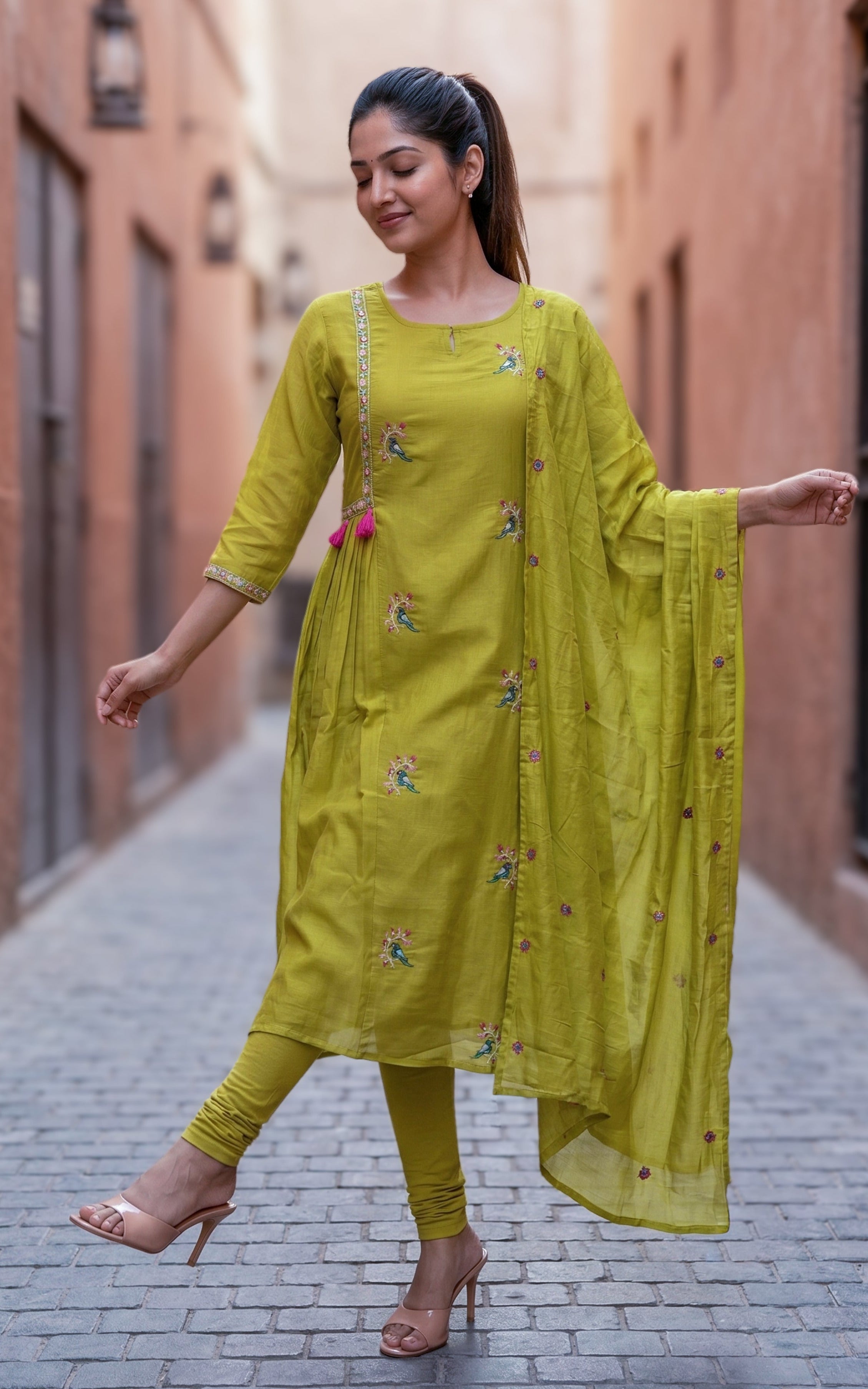 Kili Mozhi Lime Green (Kurti+Dupatta)
