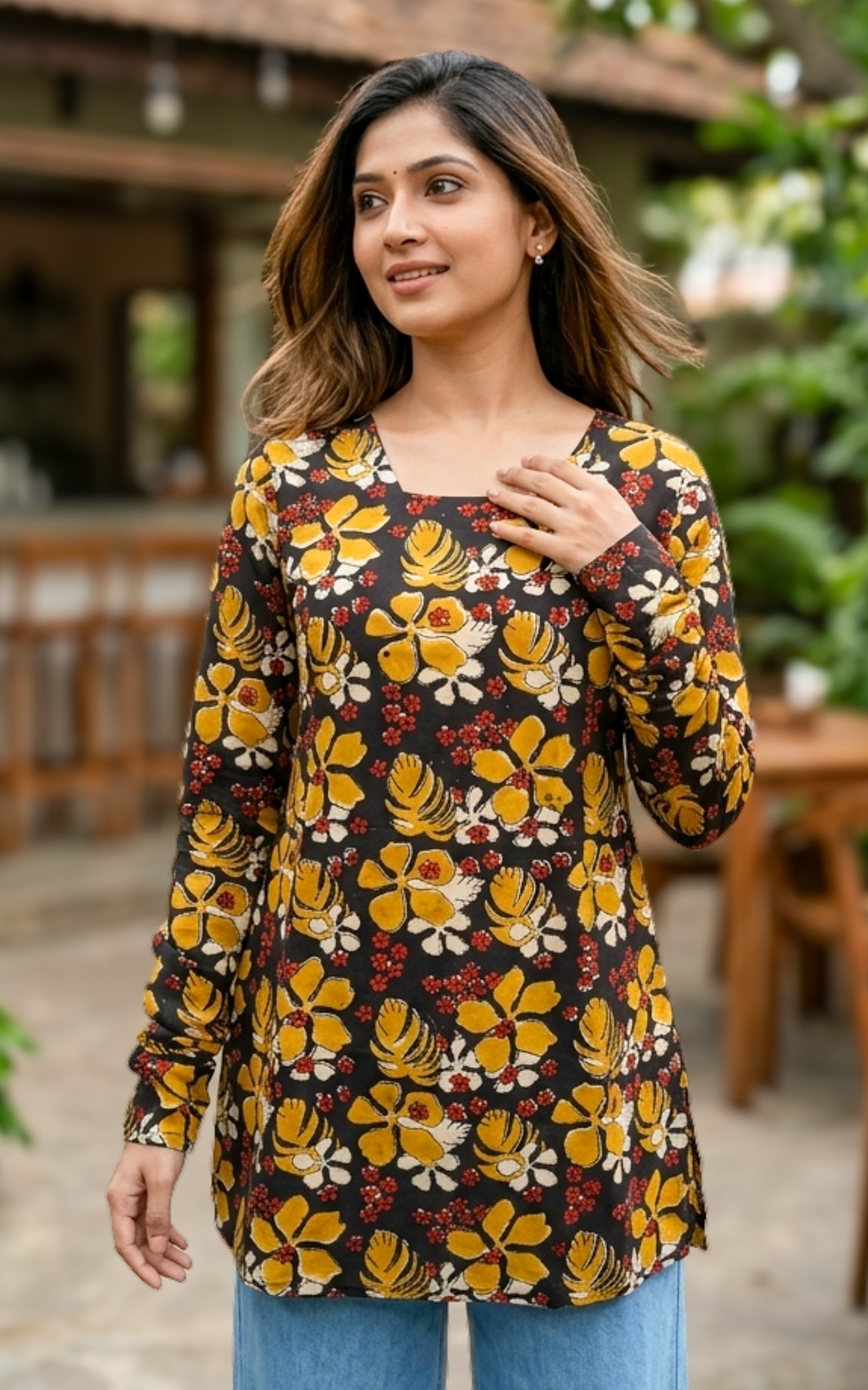 Cotton kurti with criss cross back design

Straight cut short kurti for women