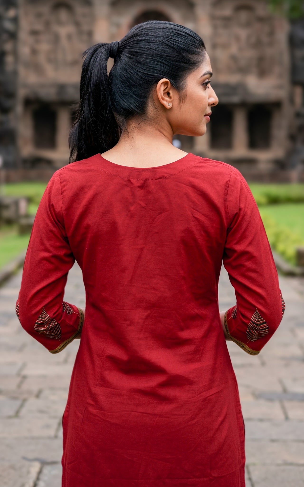 Ilayanila Maroon
