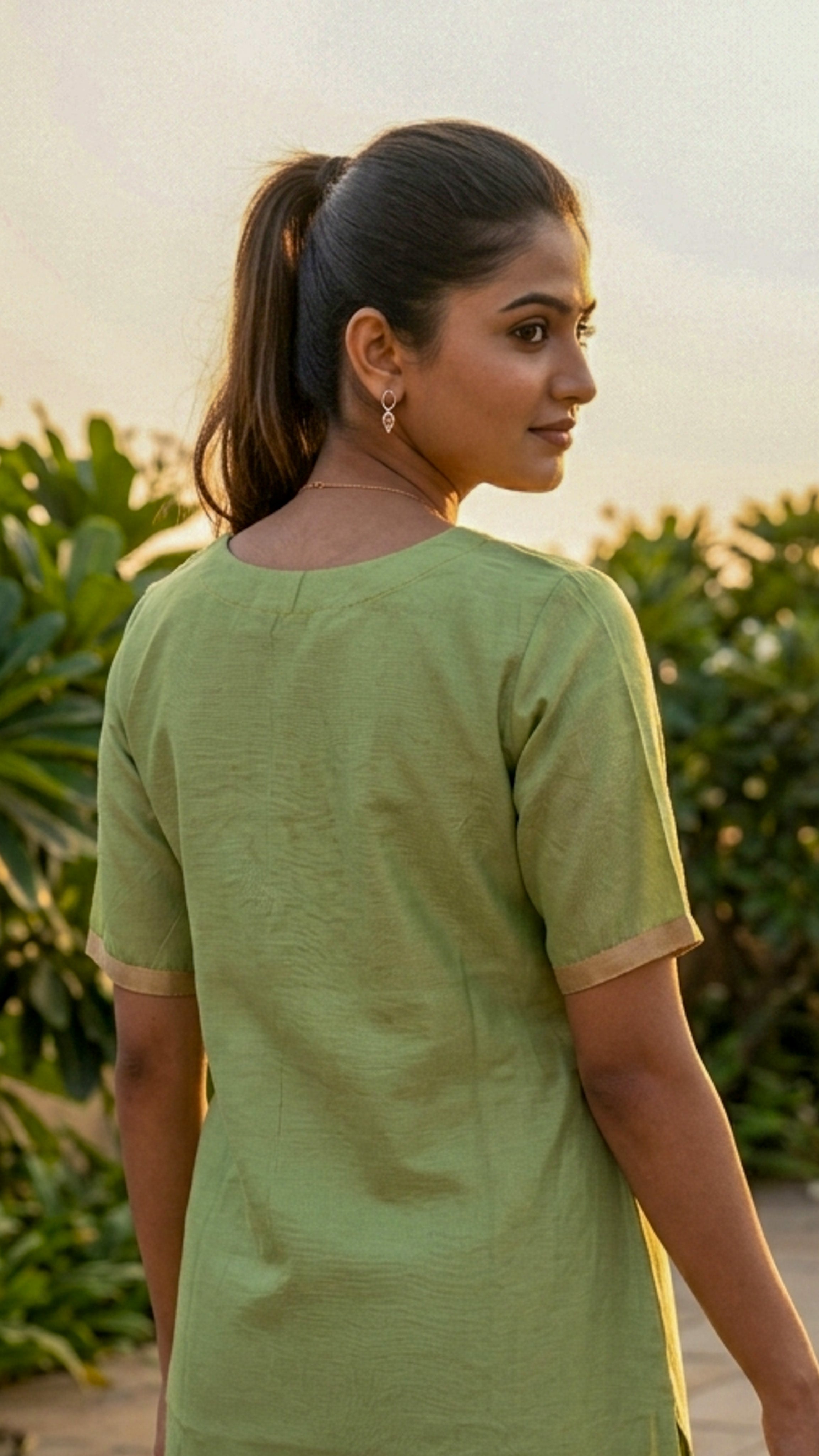 Dhivya F