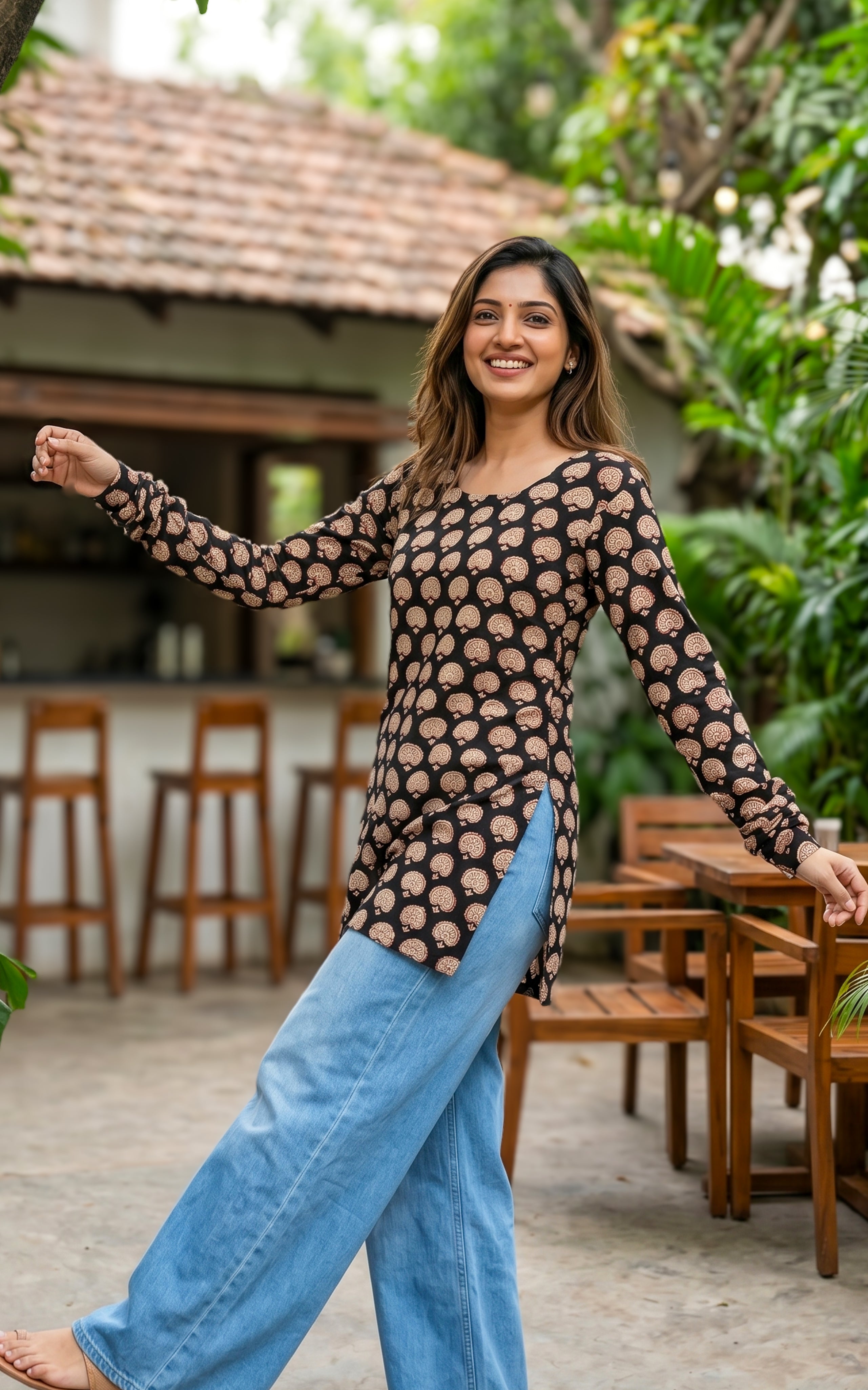 Cotton kurti with criss cross back design

Straight cut short kurti for women

Printed cotton kurti for daily wear