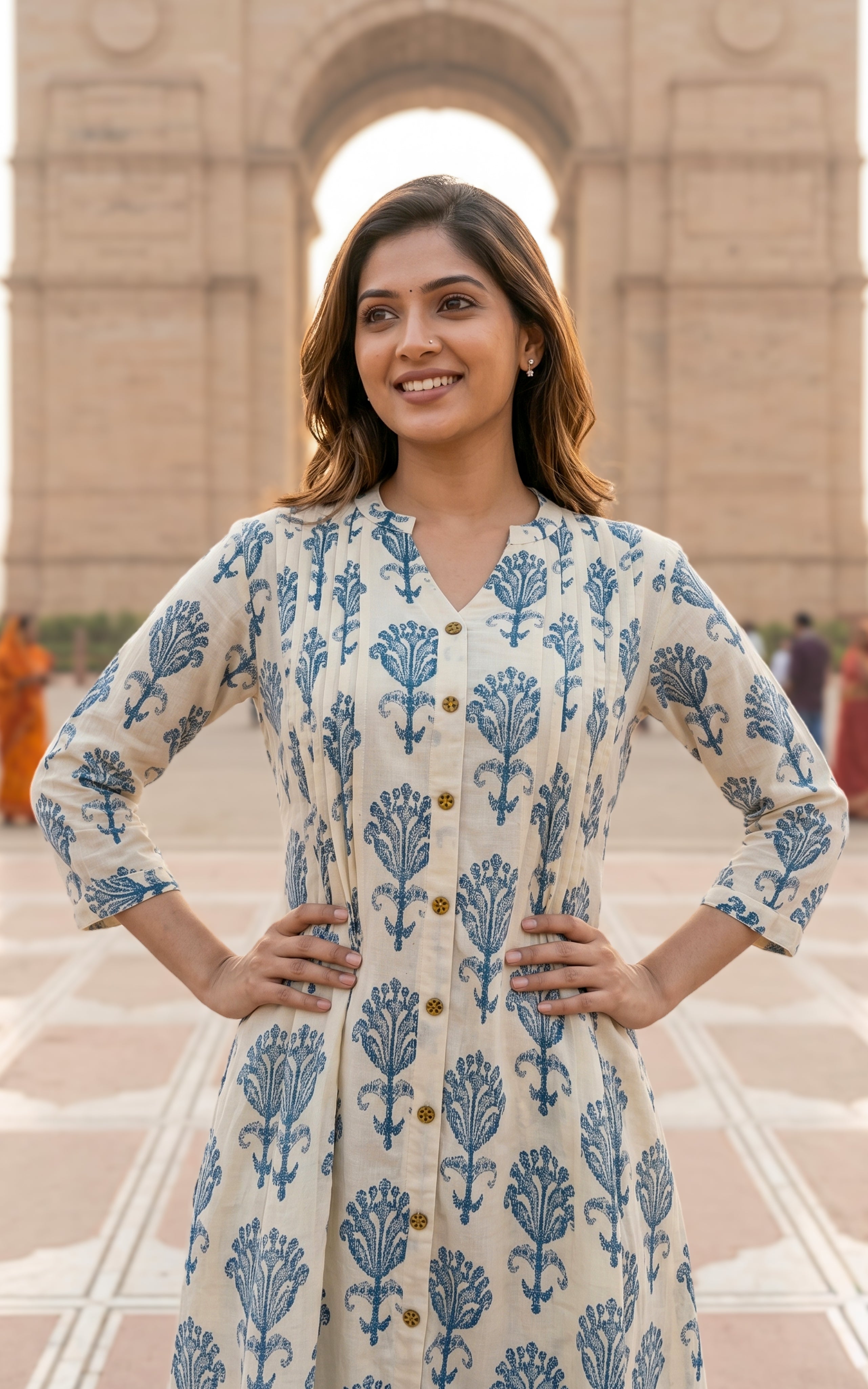 Cotton kurti with mandarin collar

Kurti with decorative buttons detail