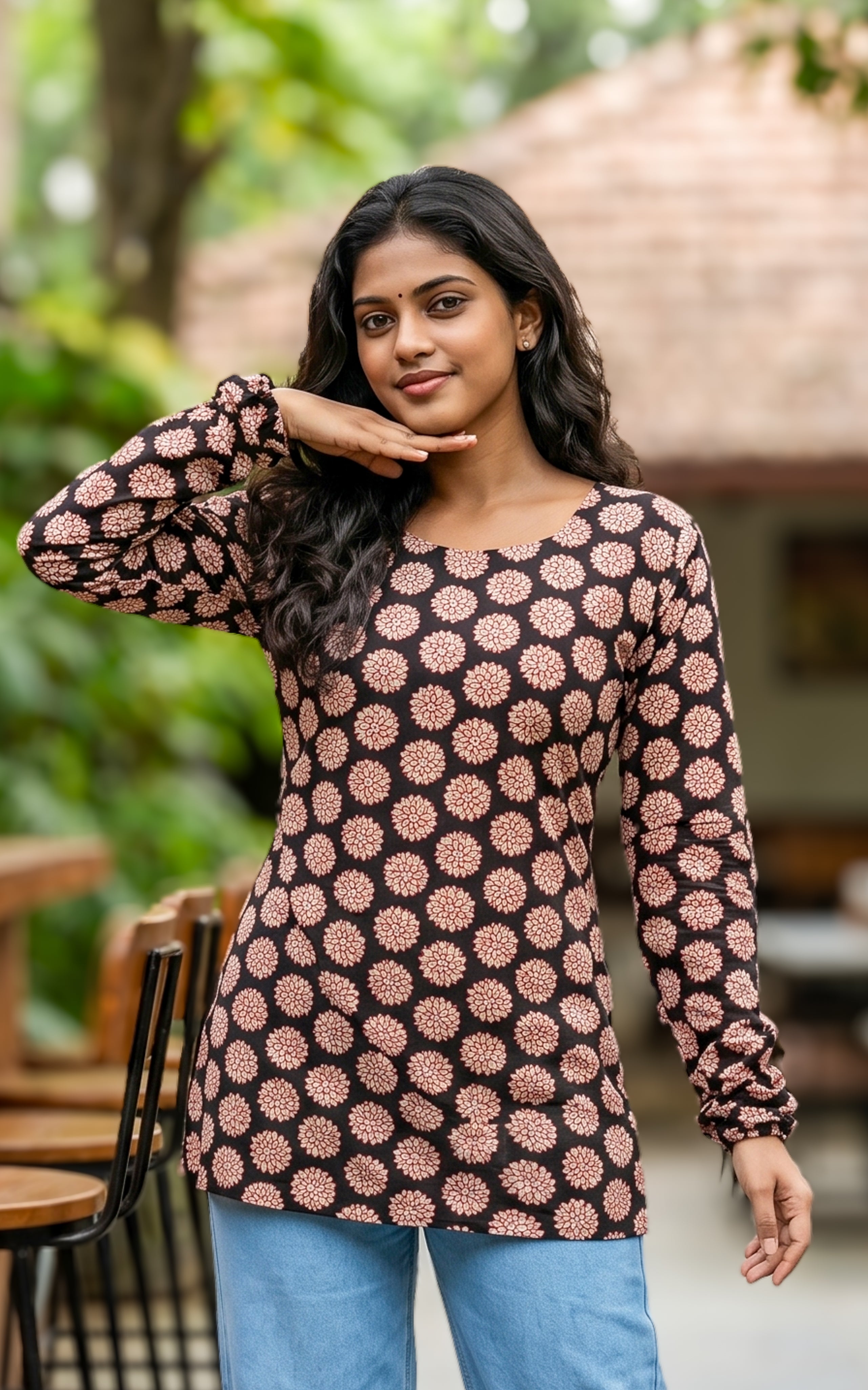 Handblock printed cotton short straight cut kurti for women

Short kurti with gathered sleeves