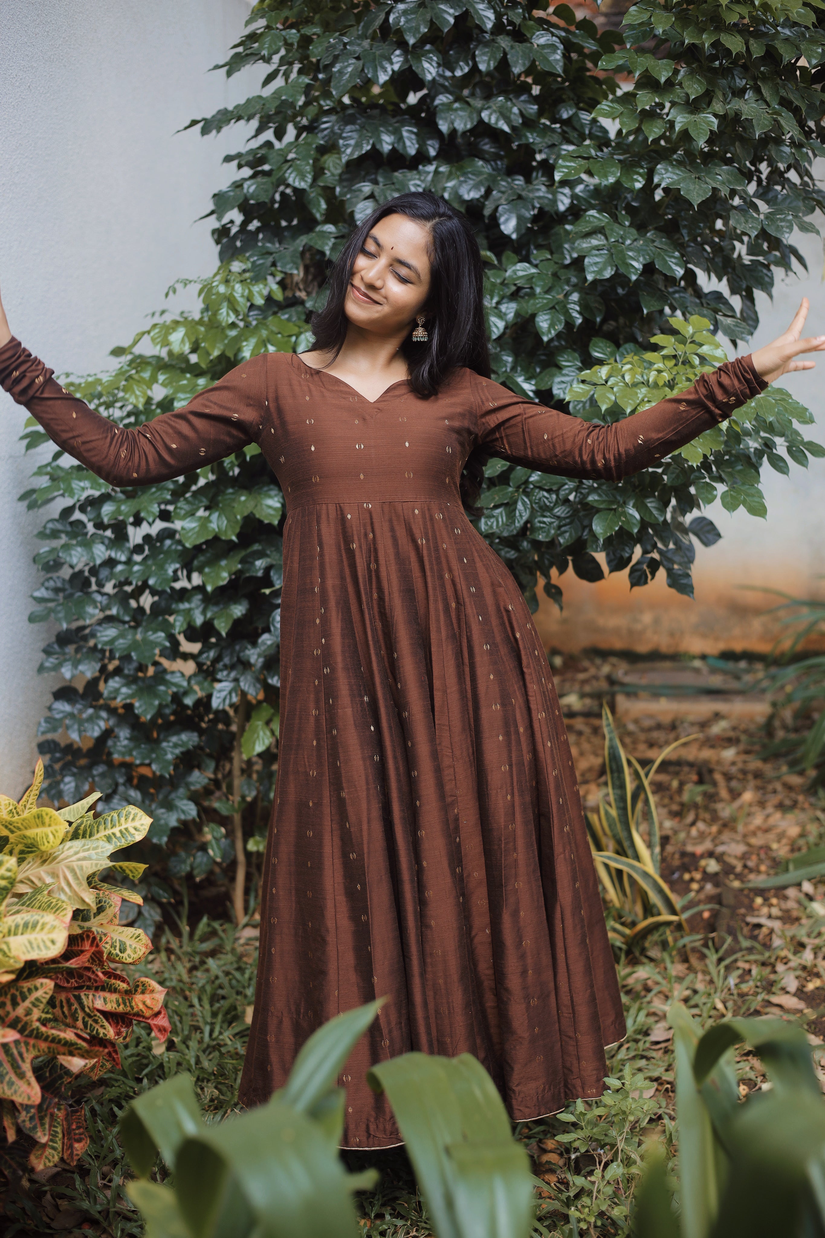  Celebrate in style with this vibrant, standalone Anarkali piece.
