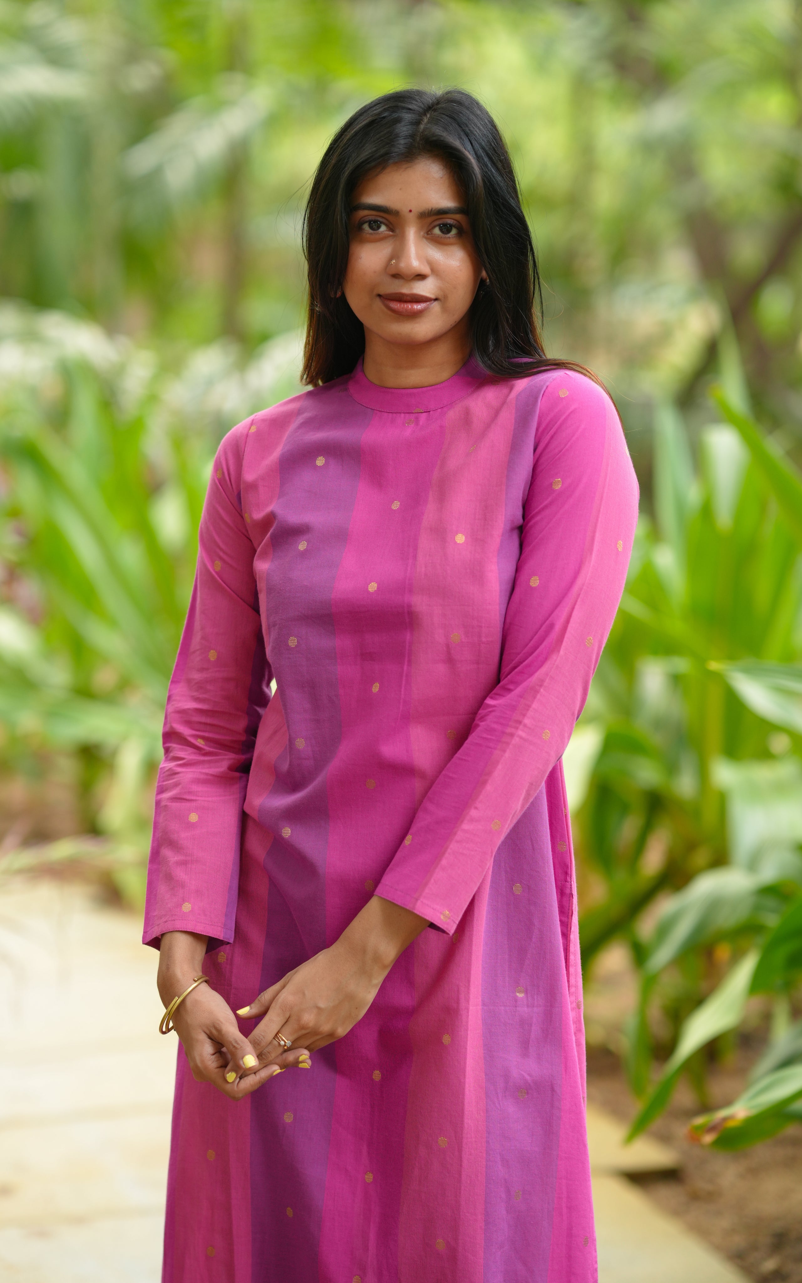Pink kurti with zari butta detailing for women
