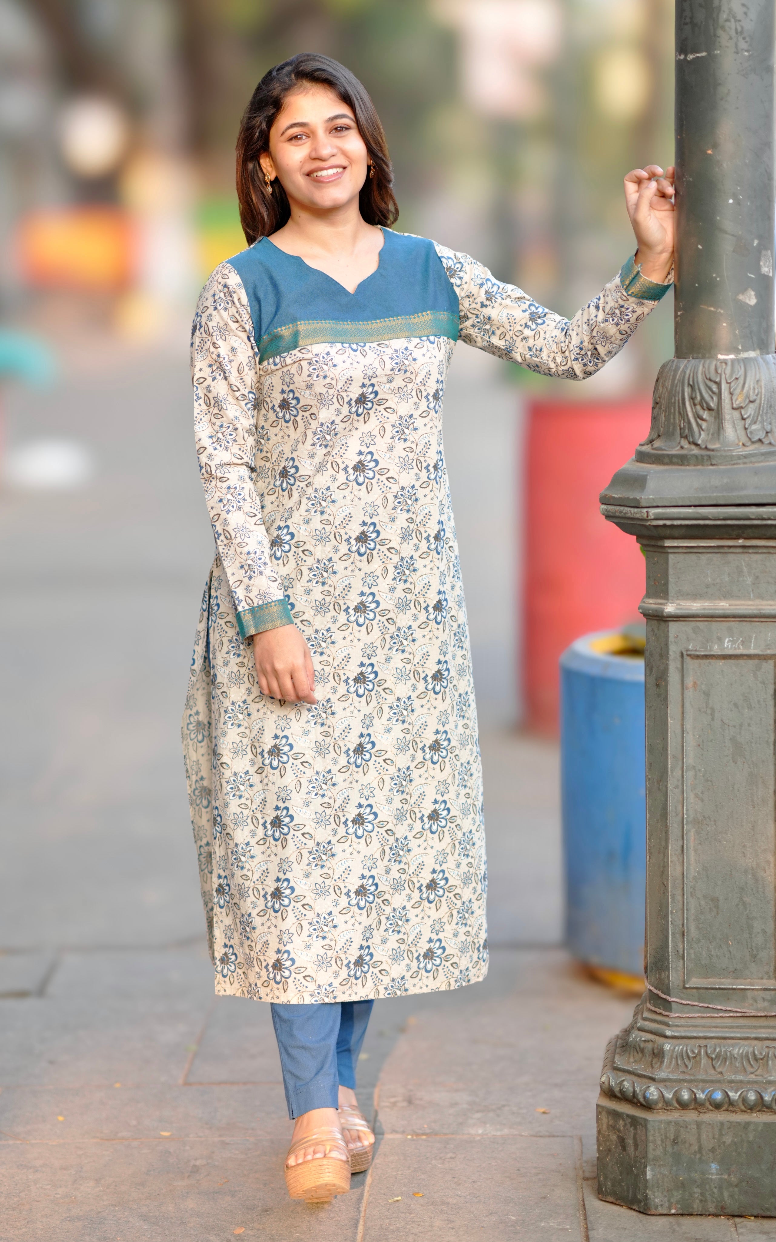 cotton straight cut kurti
handscreen printed kurti
cotton printed kurti for women
straight kurti with side slit
dramatic neckline kurti
cotton ethnic kurti