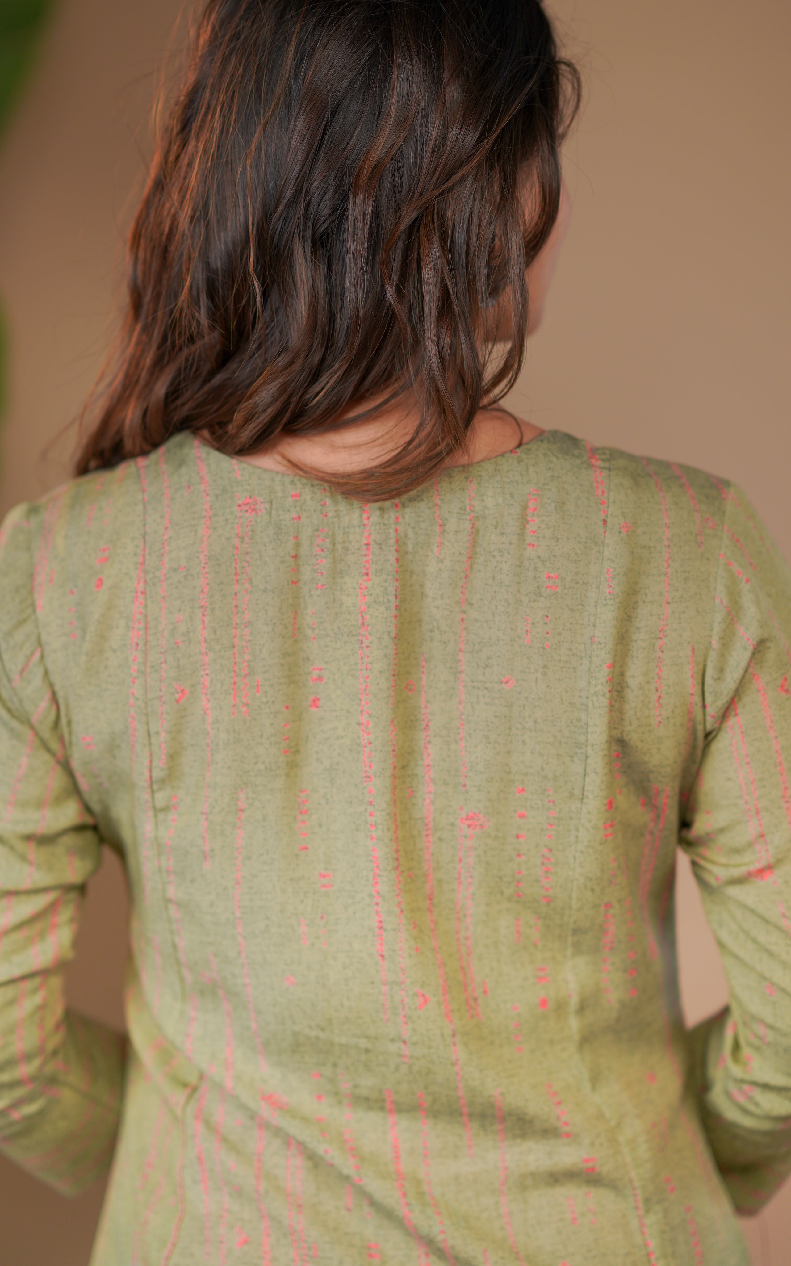 Back round neck