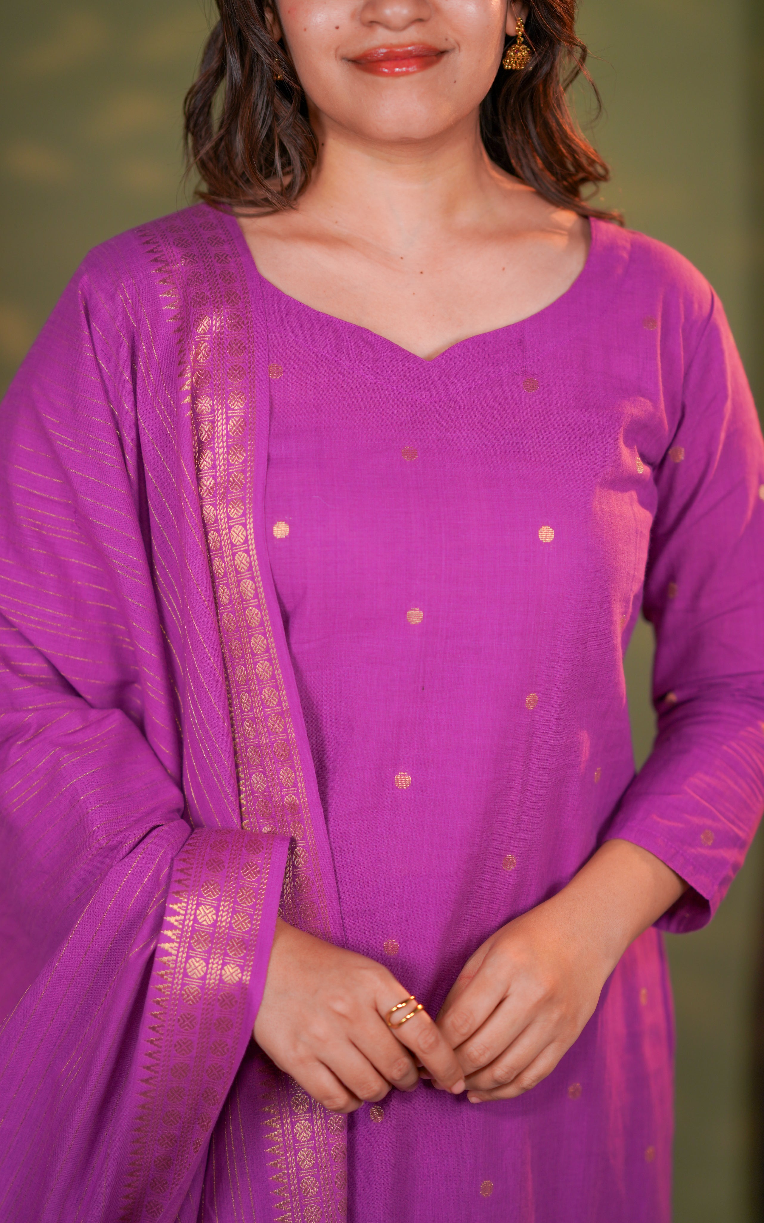 Ideal for workwear, celebrations, and casual outings."