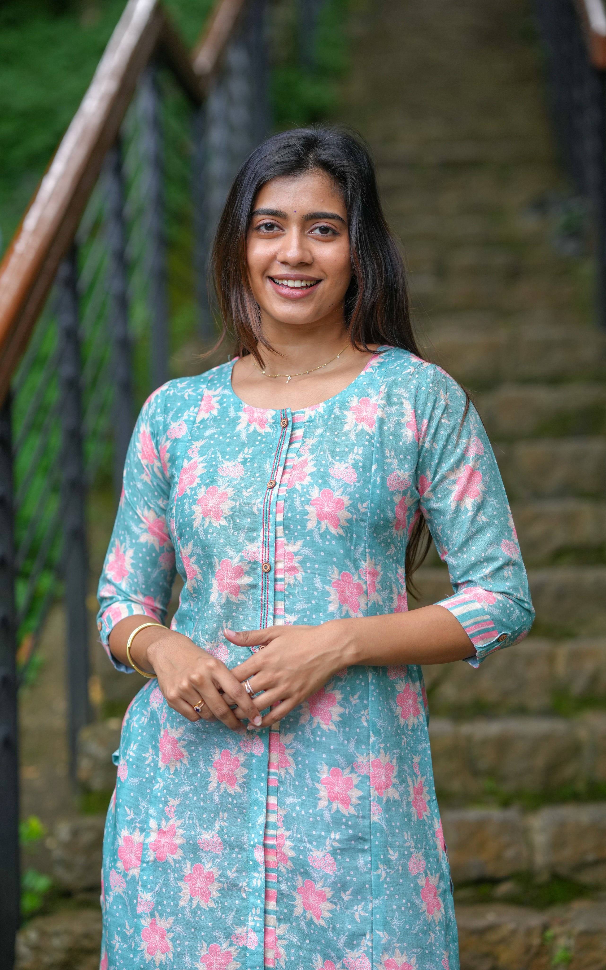 Simple ethnic wear