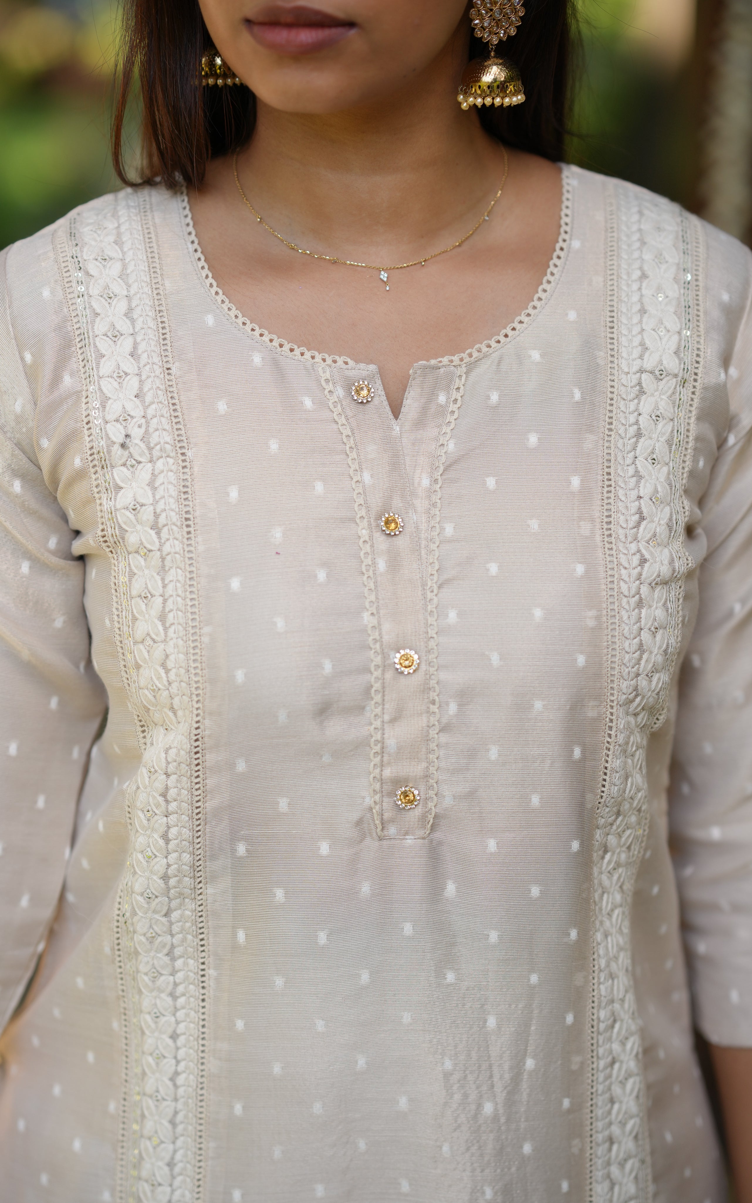  Lightweight yet rich in ethnic detail — perfect for warm Indian celebrations.