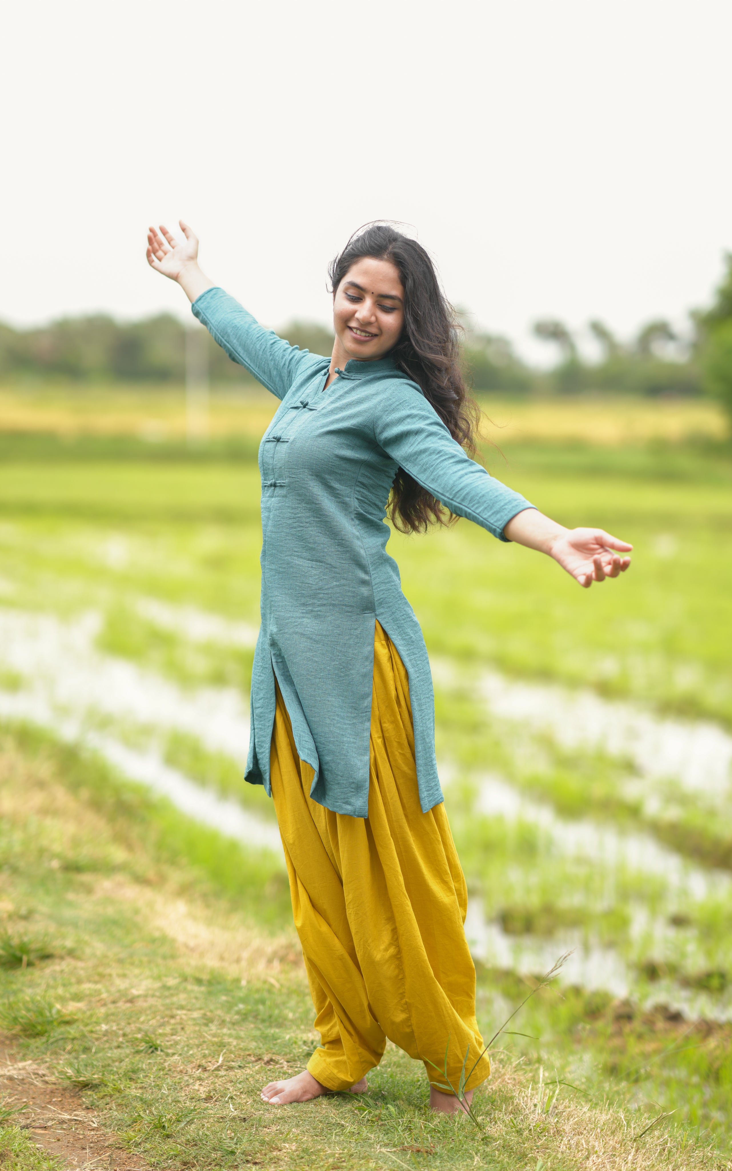 Teal kurti and mustard dhoti pants recreation from Bhavana’s classic look in Suttri Varum Boomi song